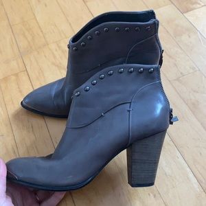 B Makowsky Gray Boots .excellent Condition .fabulous For Spring Maxis!!